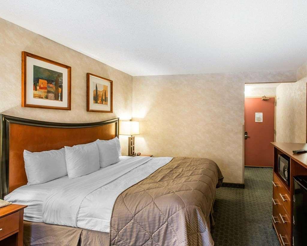 Quality Inn And Conference Center Greeley Downtown Room photo